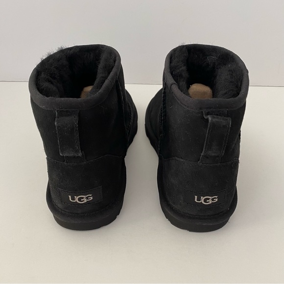 UGG Classic Mini Boots Kid’s 6 (Will Fit Women’s 8) - Picture 3 of 10
